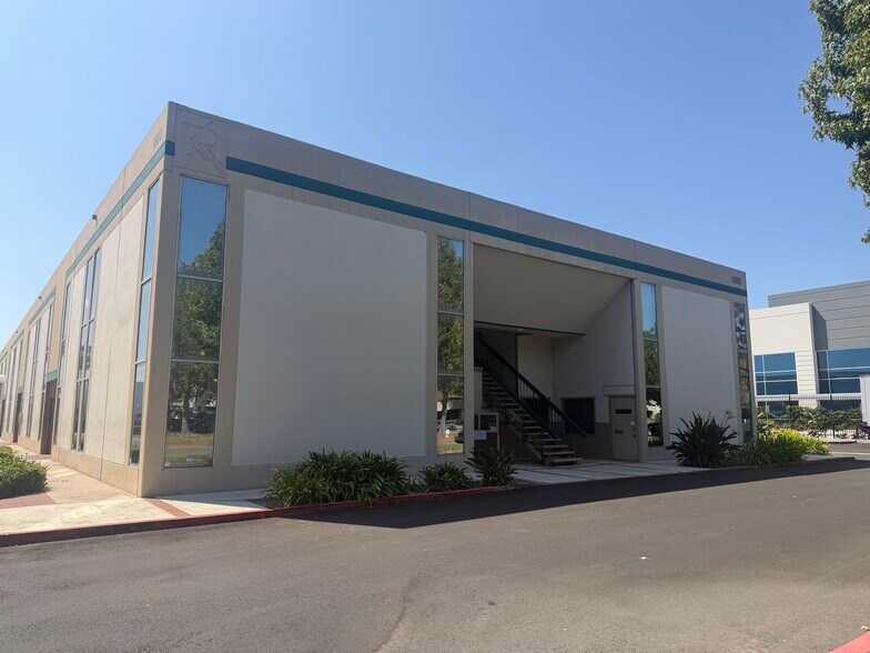 More Photos Of 1800 E Garry Ave, Santa Ana Office For Sale