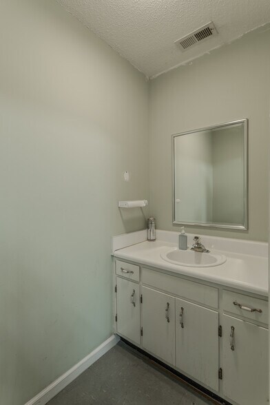 More Photos Of 4808 Hixson Pike, Hixson Office For Sale