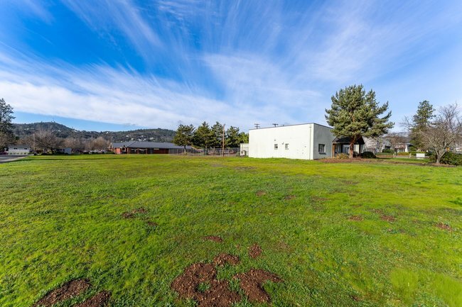 More Photos Of 1596 NW Washington Blvd, Grants Pass Industrial For Sale