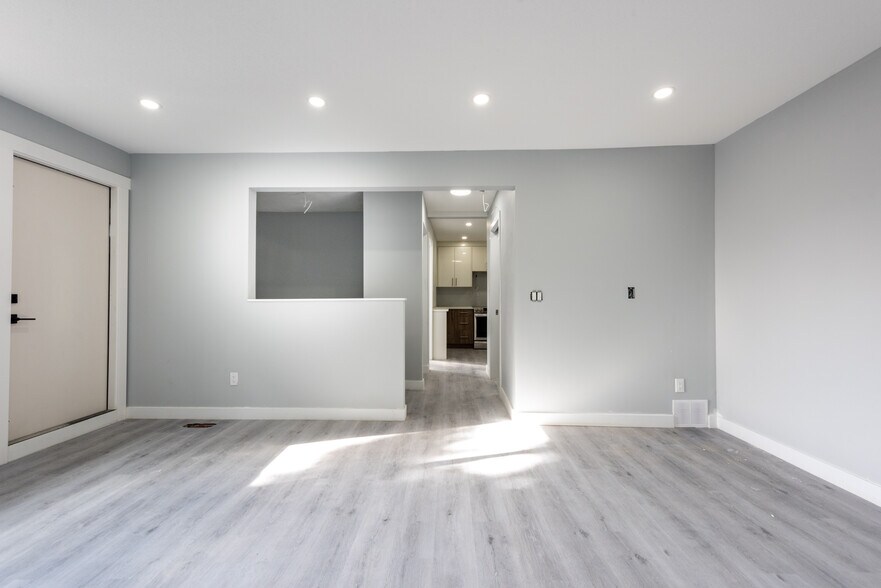 More Photos Of 808 Mcneill Rd NE, Calgary Apartments For Sale