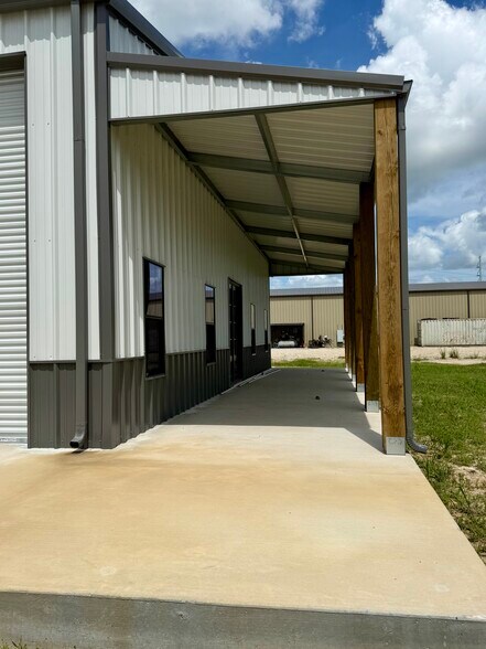 More Photos Of 6536 US-90, Lake Charles Light Manufacturing For Sale