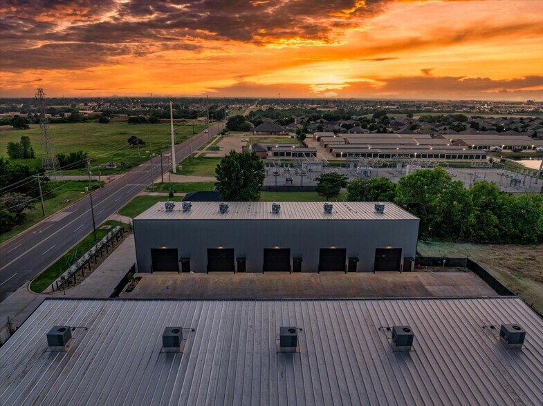 More Photos Of 1229 NW 122nd St, Oklahoma City Light Manufacturing For Lease