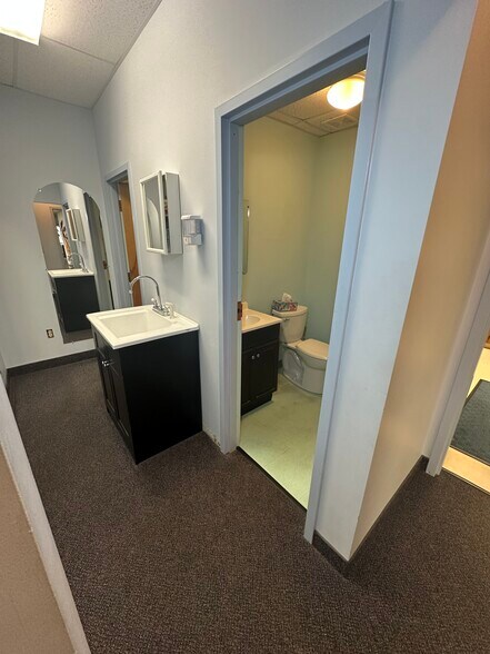 More Photos Of 1810 Joseph Lloyd Pky, Willoughby Flex For Sale