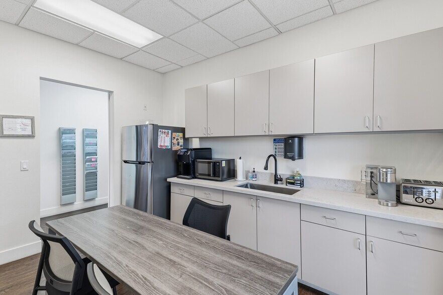 More Photos Of 3161 E Warm Springs Rd, Las Vegas Office For Sale