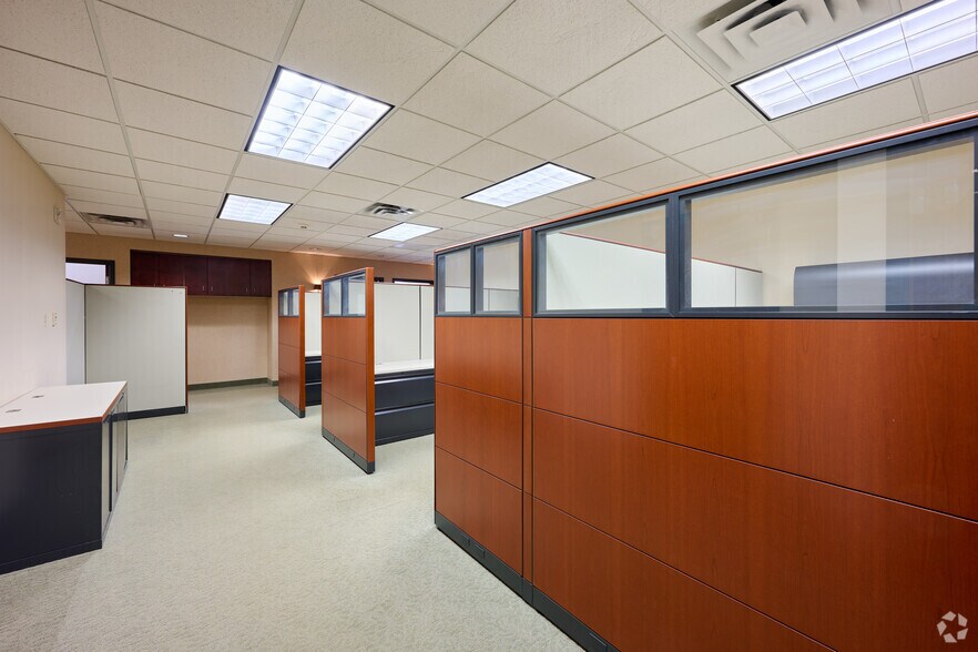 More Photos Of 625 Panorama Trl, Penfield Unknown For Lease