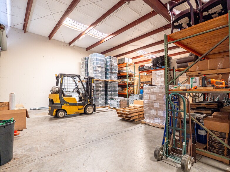 More Photos Of 1101-1141 Central Park Dr, Sanford Industrial For Sale