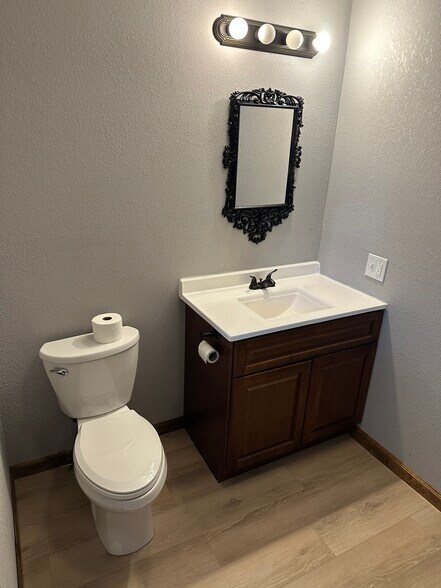 More Photos Of 1011 N 8th St, Vandalia Office For Sale