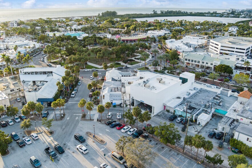 More Photos Of 462 John Ringling Blvd, Sarasota General Retail For Sale