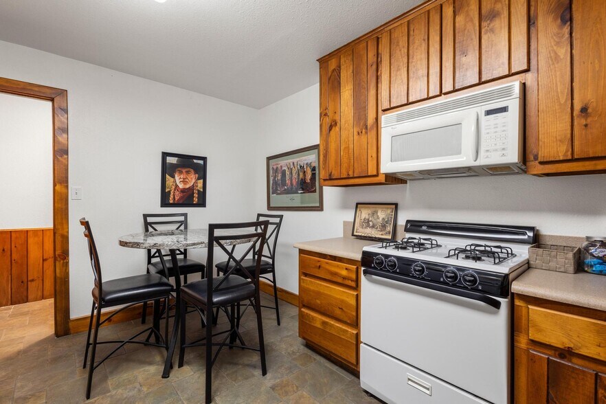 More Photos Of 211 N Main St, Bonham Office Residential For Sale