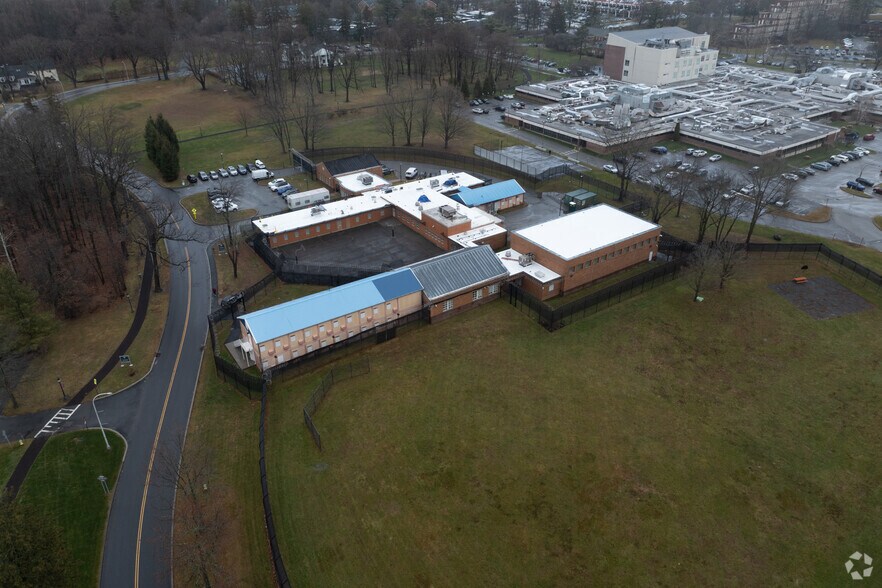 More Photos Of 5 Skyline Dr, Hawthorne Light Distribution For Lease