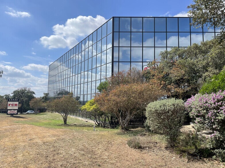 More Photos Of 13333 Blanco Rd, San Antonio Office For Lease