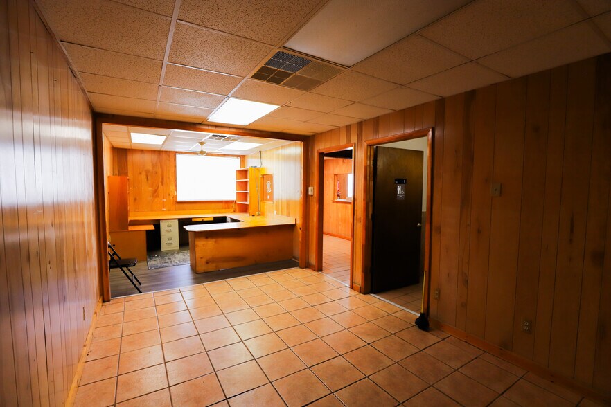 More Photos Of 14655 Kennard st, Waldo Freestanding For Lease