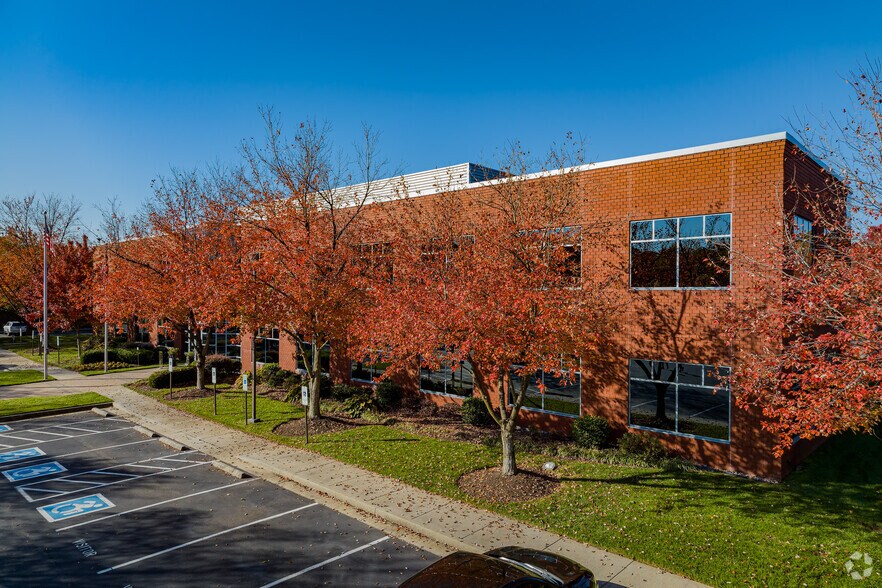 More Photos Of 5101 Cox Rd, Glen Allen Office For Lease