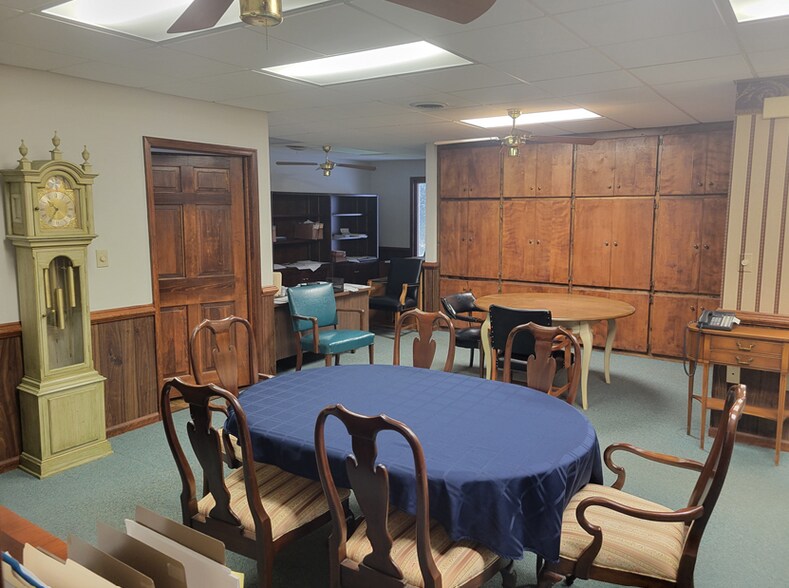 More Photos Of 710 Denbigh Blvd, Newport News Office For Sale