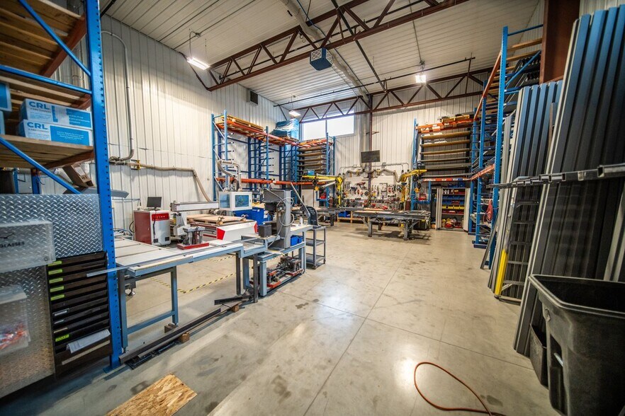 More Photos Of 1820 14th St NW, Rochester Showroom For Sale