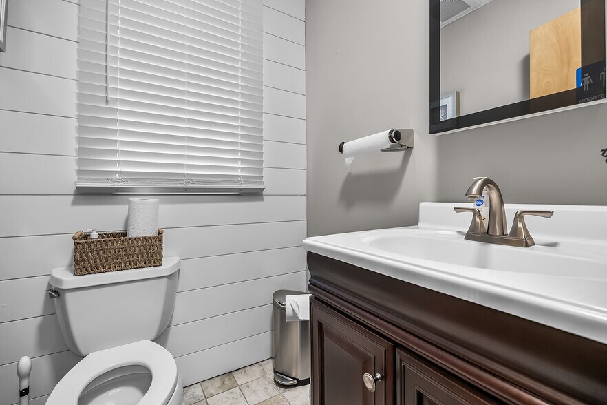 More Photos Of 39 Woodland Rd, Roseland Office For Sale