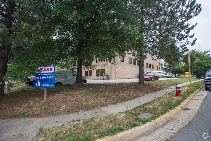 More Photos Of 6826 Hill Park Dr, Lorton Warehouse For Lease