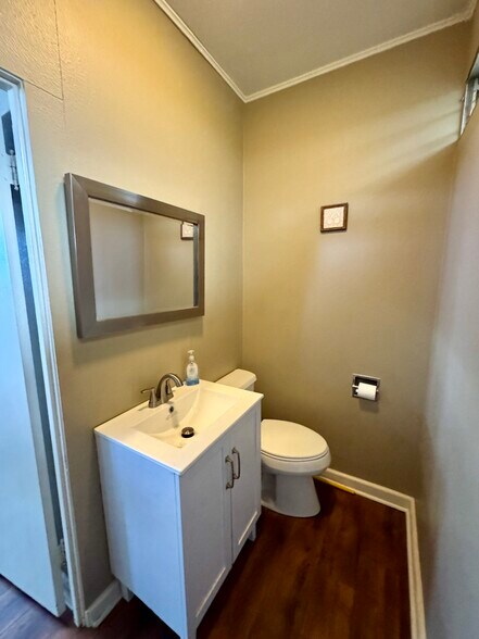 More Photos Of 611 N Esplanade St, Cuero Medical For Sale