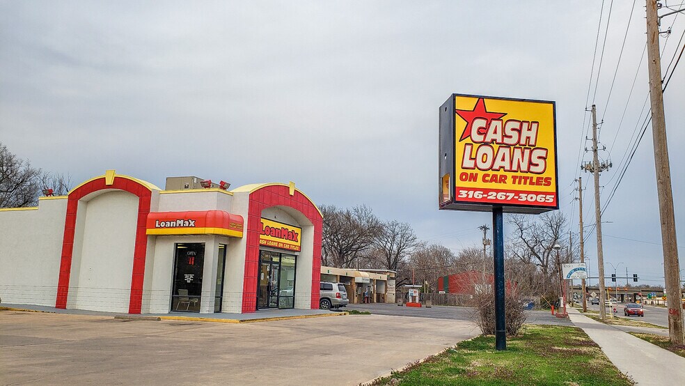 More Photos Of 2002 E Pawnee St, Wichita Freestanding For Sale