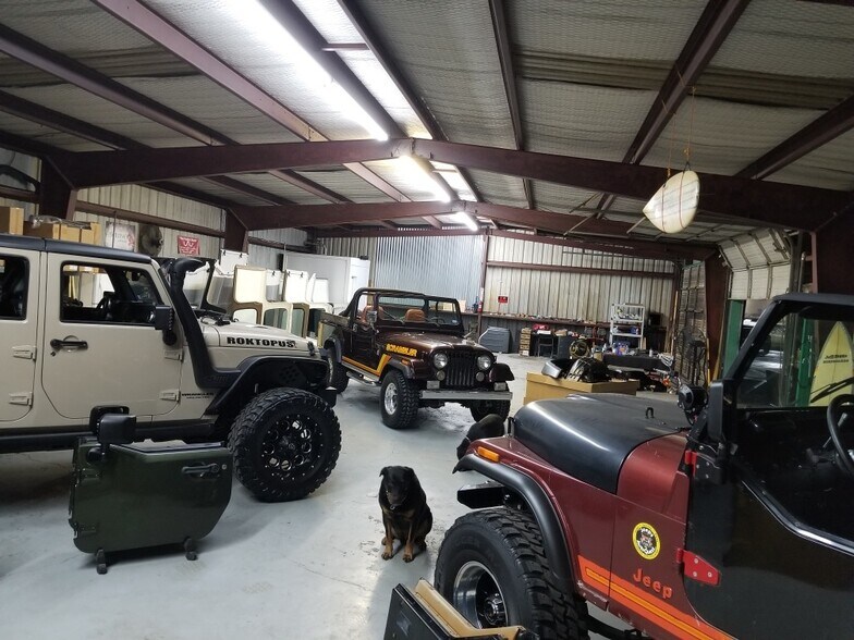 More Photos Of 410 W Canino Rd, Houston Manufacturing For Sale