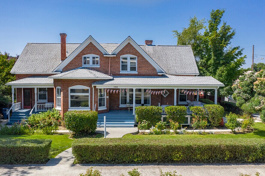 More Photos Of 139 SW I St, Grants Pass Specialty For Sale