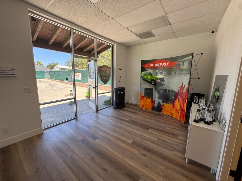 More Photos Of 215 W Ash St, Fallbrook Light Distribution For Lease