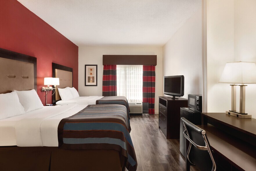 More Photos Of 2060 Eastern Blvd, Montgomery Hotel For Sale