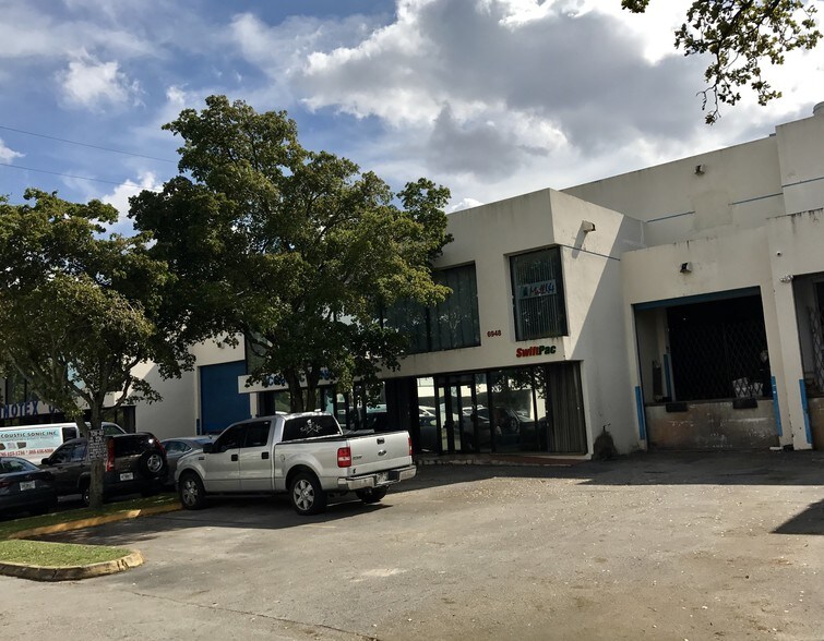 More Photos Of 6940-6948 NW 50th St, Miami Warehouse For Lease