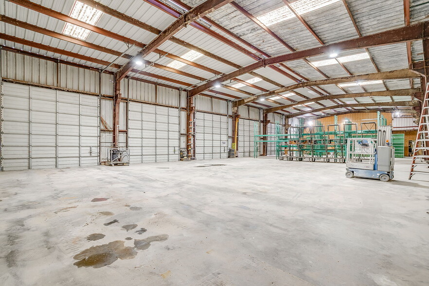 More Photos Of 1600 FM 3433, Newark Warehouse For Sale