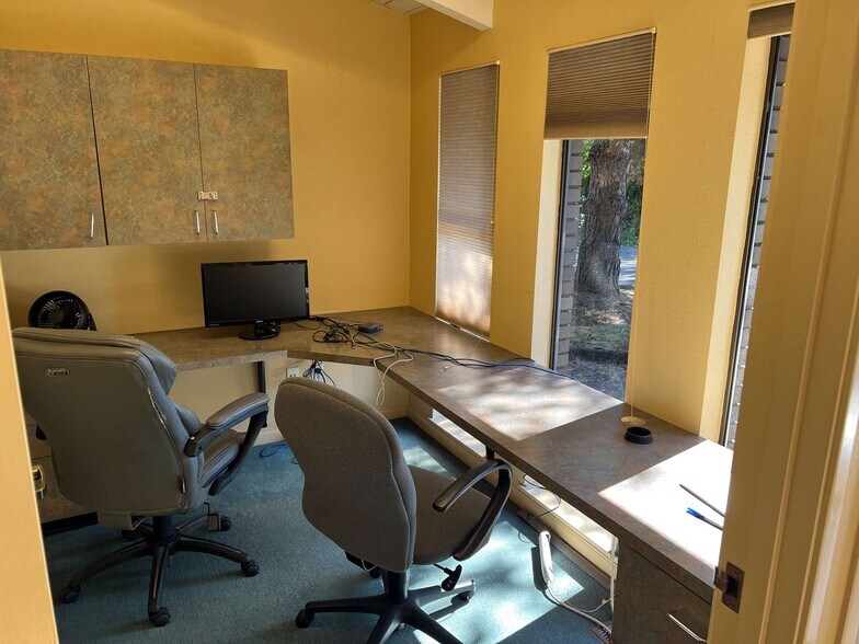 More Photos Of 3395 SW Garden View Ave, Portland Office For Sale