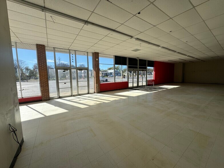 More Photos Of , Springfield General Retail For Sale