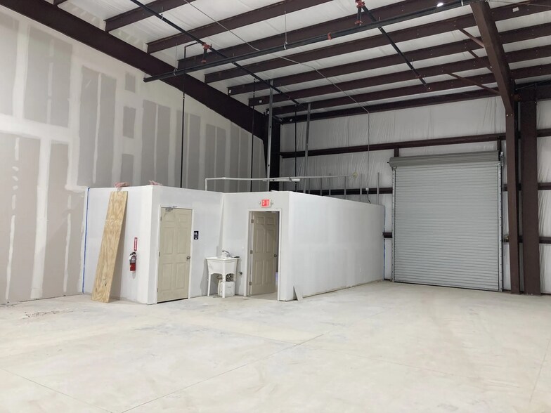 More Photos Of 420-430 Clay Drain Rd, Wildwood Warehouse For Lease
