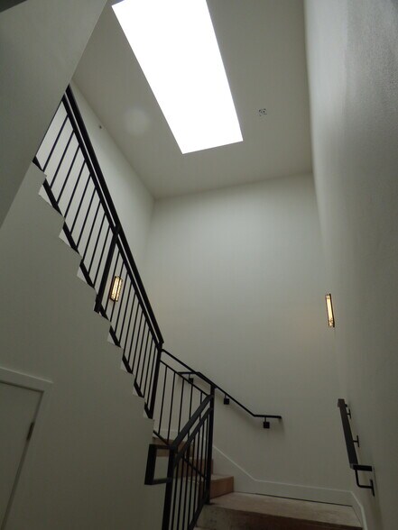 More Photos Of 2055 N Broadway, Walnut Creek Office For Sale