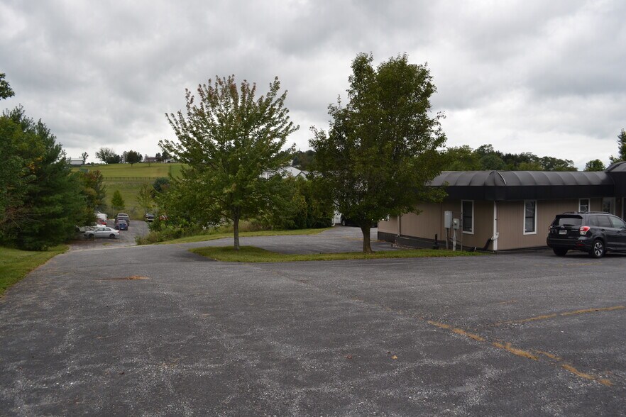 More Photos Of 4028 Hanover Pike, Manchester Auto Repair For Sale