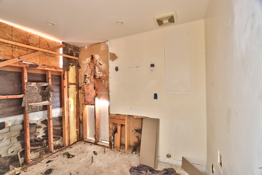 More Photos Of 2249 N Palm Canyon Dr, Palm Springs Hotel For Sale