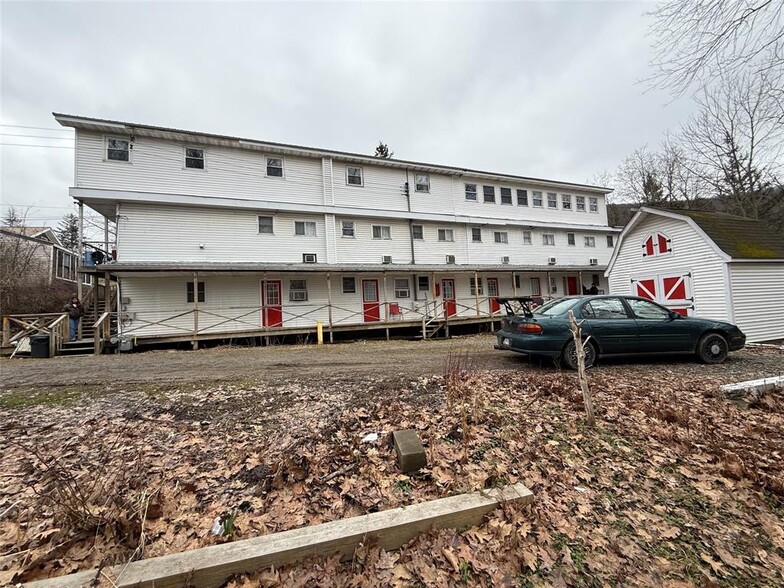 More Photos Of 44 Oak St, Deposit Hotel For Sale