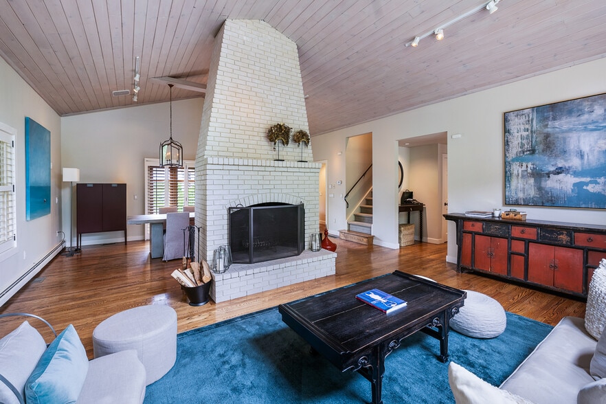 More Photos Of 16 Burke Rd, Peterborough Specialty For Sale