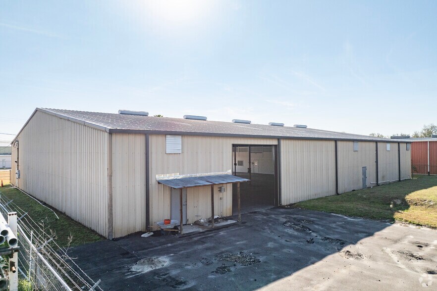 More Photos Of 7818 Depot Ln, Tampa Warehouse For Sale