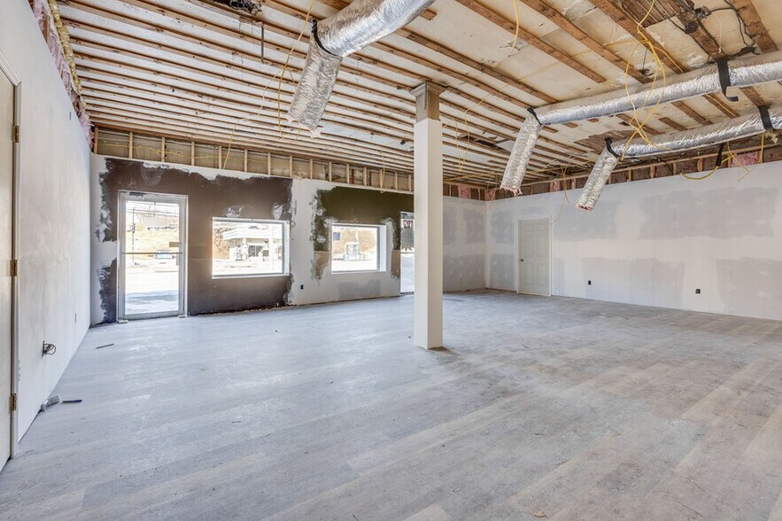 More Photos Of 560 W Main St, Abingdon Storefront For Lease