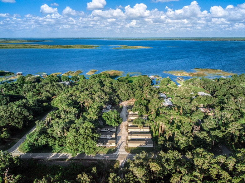 Primary Photo Of 44 Crawford Dr, Lake Placid Manufactured Housing Mobile Home Park For Sale