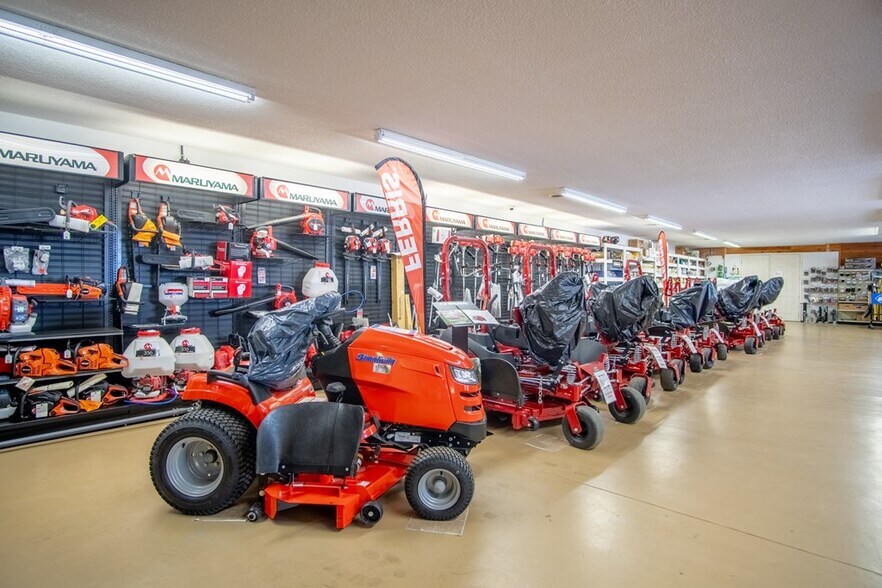 More Photos Of 424 Terrell Rd, Franklin Showroom For Sale