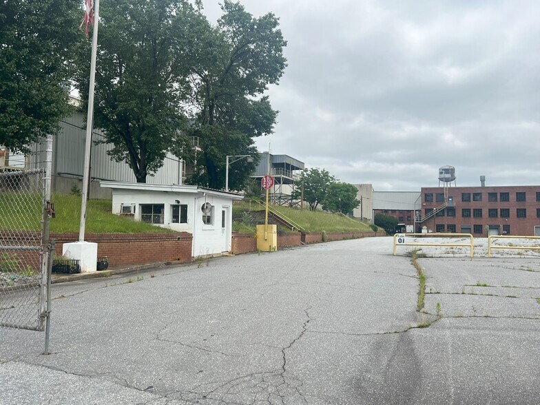 More Photos Of 315 Elizabeth St NW, Lenoir Manufacturing For Sale