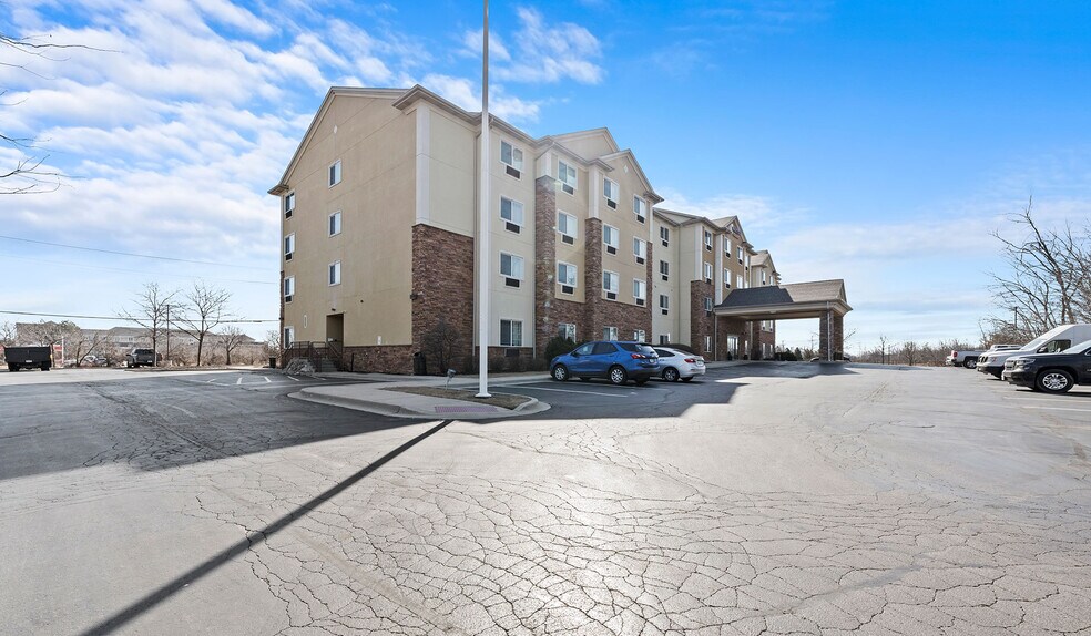 More Photos Of 1775 E Belvidere Rd, Grayslake Hotel For Sale