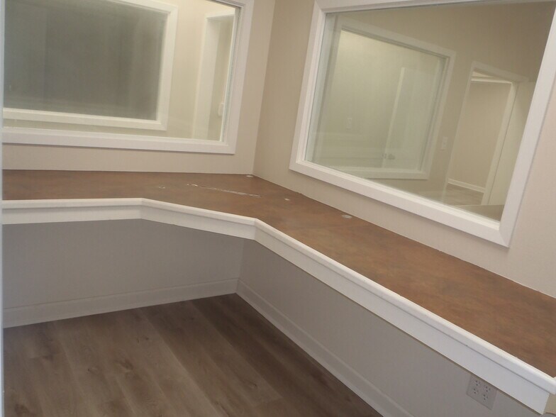 More Photos Of 2025 McLarty Dr, Newport Office For Sale