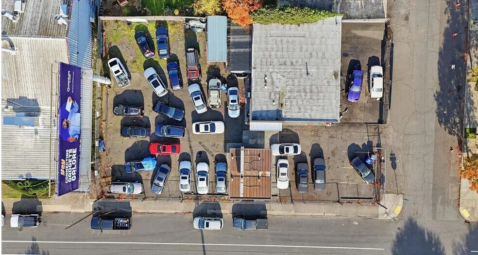 More Photos Of 9321 SE Stark St, Portland Auto Repair For Sale