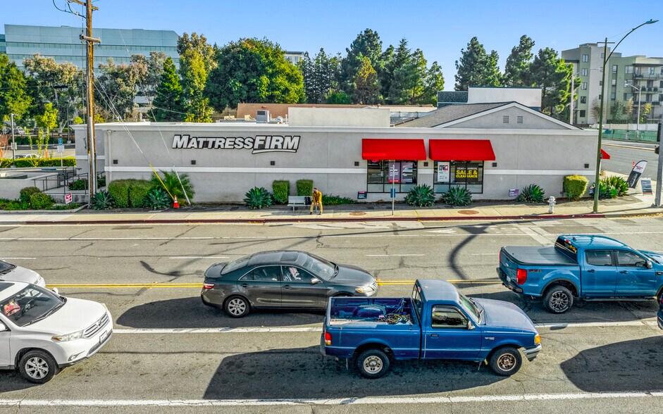 More Photos Of 2490-2496 W El Camino Real, Mountain View Freestanding For Sale