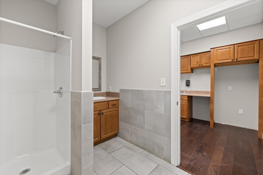 More Photos Of 7446 Shallowford Rd, Chattanooga Medical For Lease