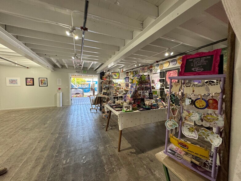 More Photos Of 409 S Petaluma Blvd, Petaluma General Retail For Sale