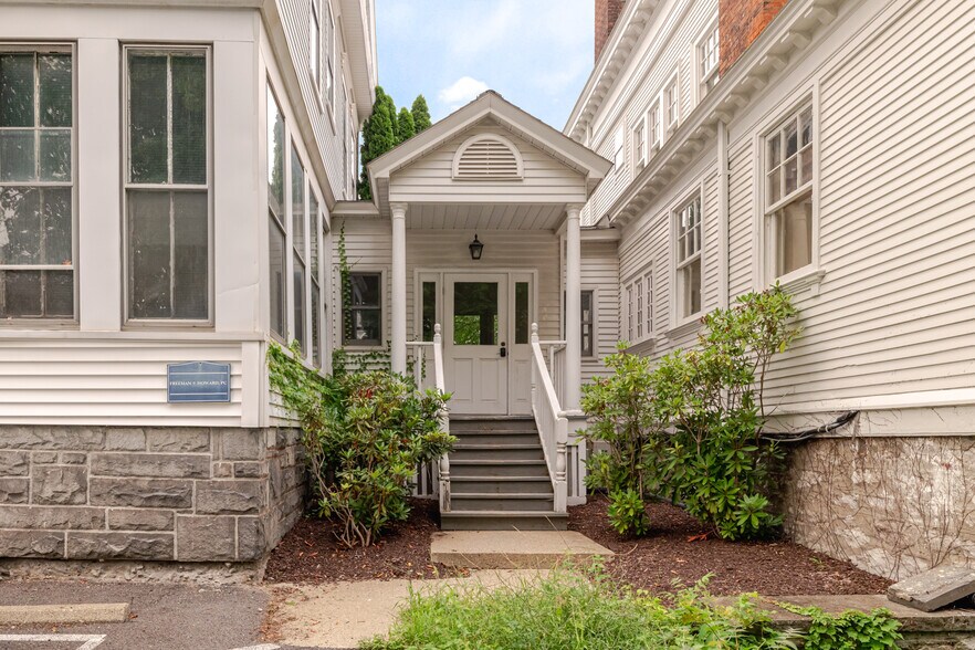 More Photos Of 437 E Allen St, Hudson Office For Sale
