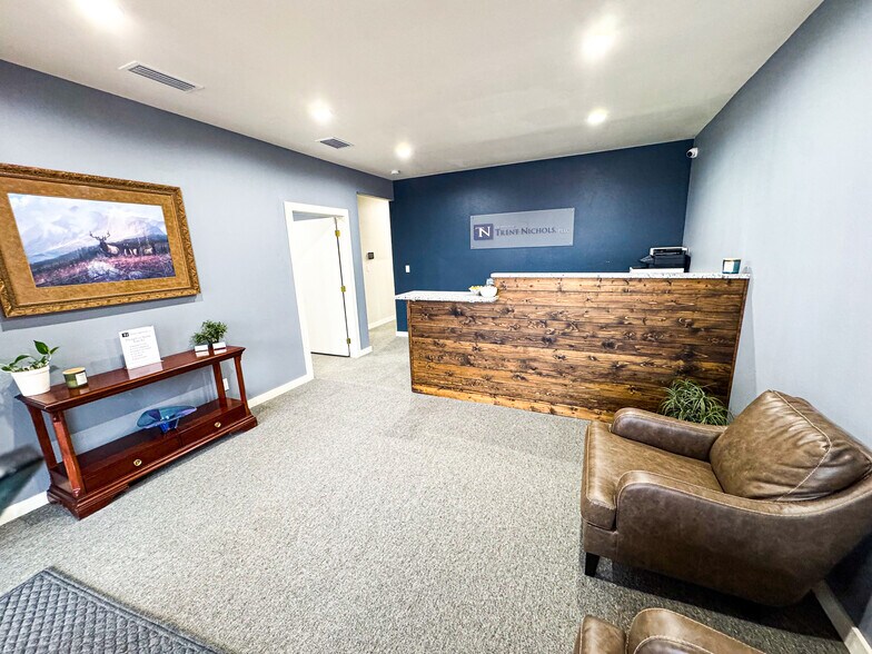 More Photos Of 119 E 2nd St, Hallettsville Office For Lease